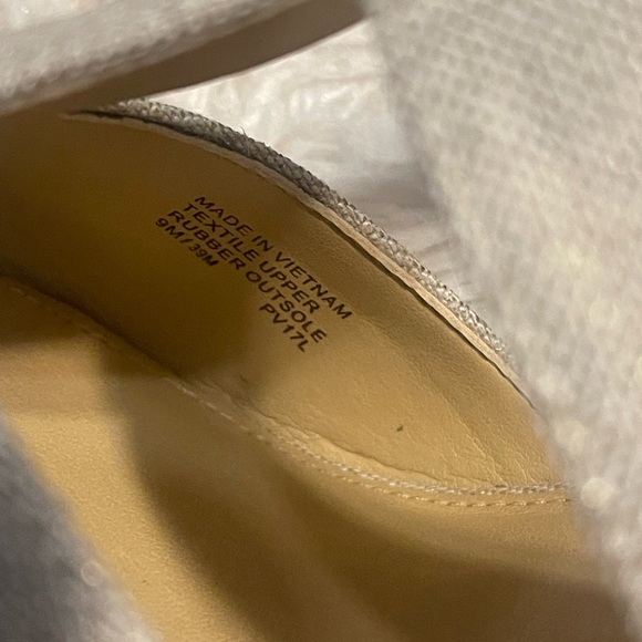 Michael Kors Metallic Linen
Damita Wedge - Picture 11 of 11